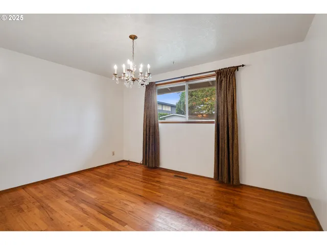 a view of empty room with window