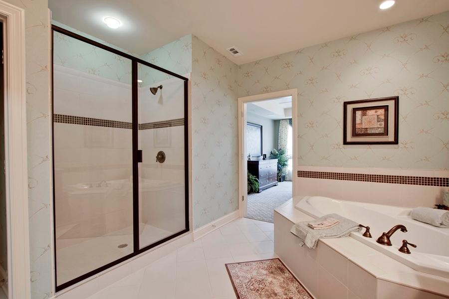 345 Centennial Bluff Boulevard, Unit 345 Oak Ridge, TN 37830 - Photo 16 of 23 16_CB_BlueRidge_314_MasterBath02