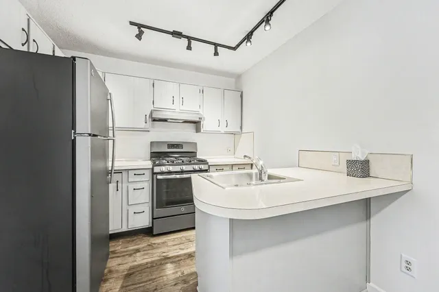 $219,900 | 517 Maryland Avenue Northeast, Unit 9, Grand Rapids, MI 49503