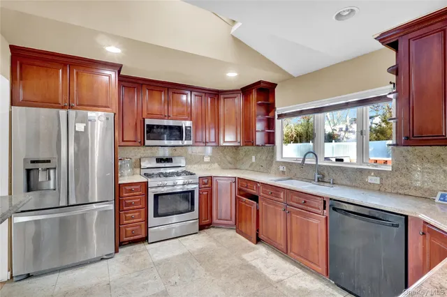 $699,000 | 97 Willow Street, Melville, NY 11747