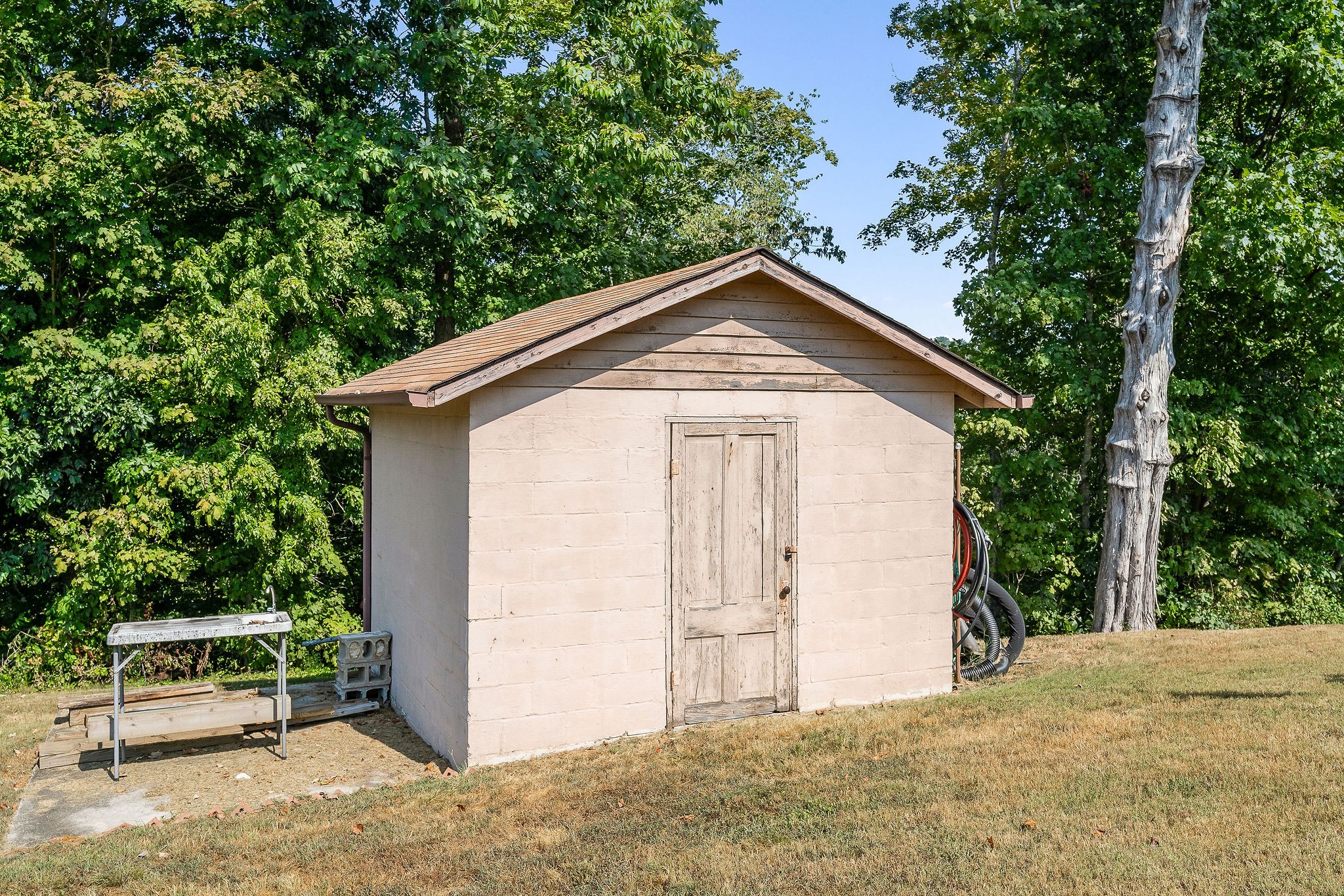 309 Cedar Hill Road Celina, TN 38551 - Photo 9 of 60 a front view of a house with a garden