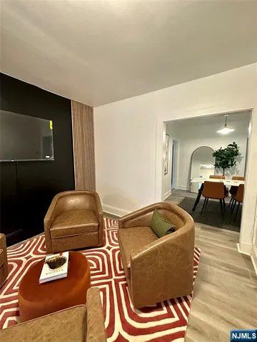 $2,300 | 48 Maple Avenue, Unit 2, Montclair, NJ 07042