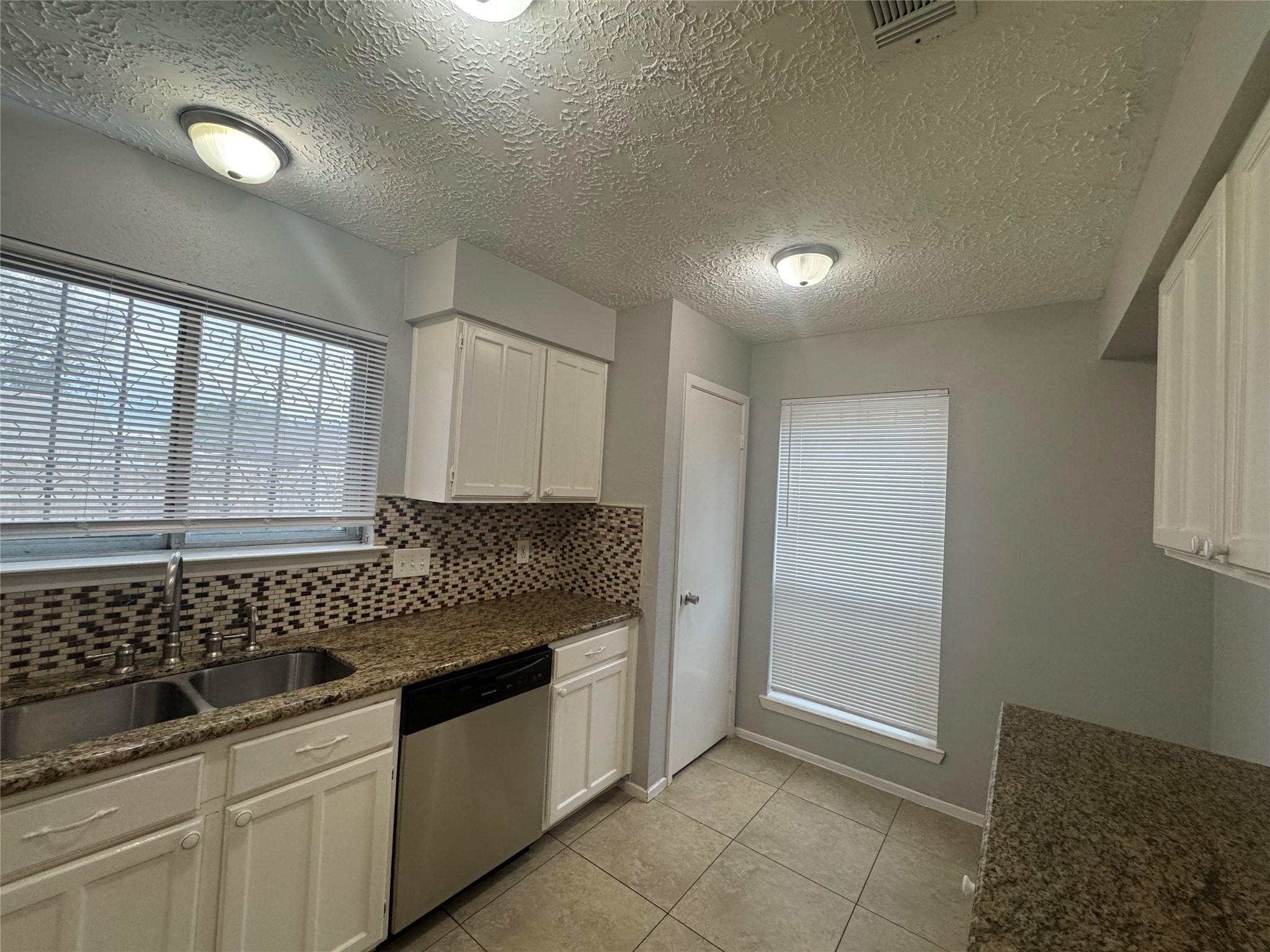 13327 Reads Court Houston, TX 77015 - Photo 6 of 17 a kitchen that has a sink and a stove