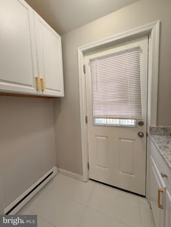 a view of empty room with washer and dryer