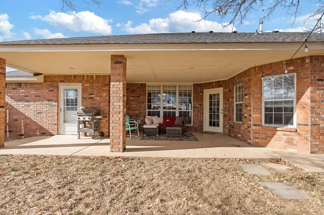 $370,000 | 101 Alamo Street, Claude, TX 79019