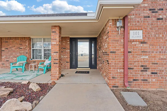 $370,000 | 101 Alamo Street, Claude, TX 79019