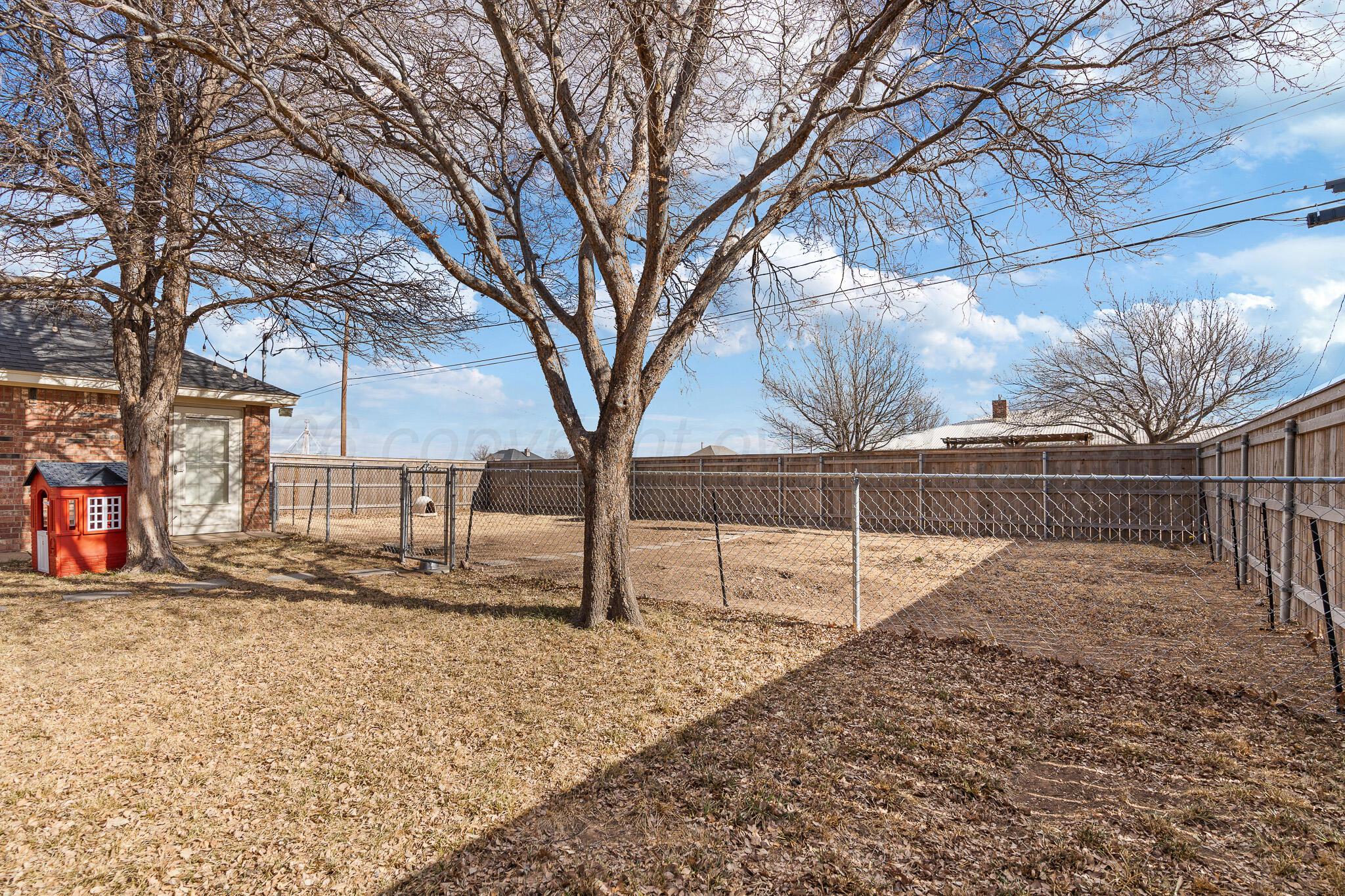 101 Alamo Street Claude, TX 79019 - Photo 21 of 22 Backyard view 2