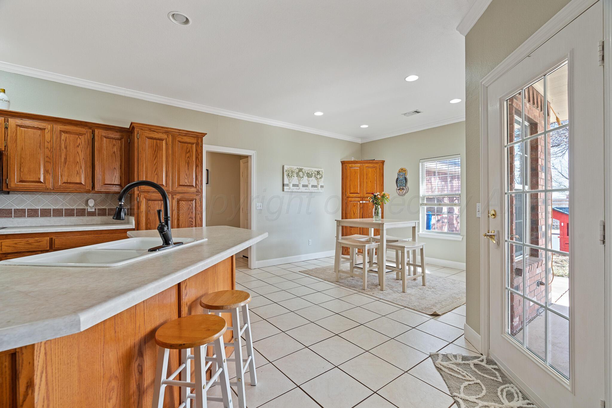 101 Alamo Street Claude, TX 79019 - Photo 8 of 22 Kitchen/Dining Area