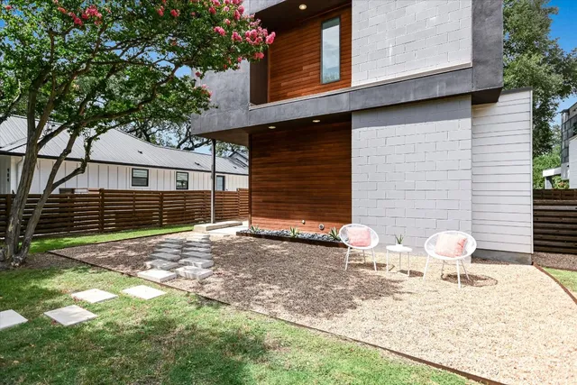 $1,249,000 | 902 West Live Oak Street, Austin, TX 78704