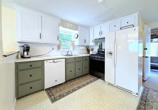 $579,900 | 11 Springwood Avenue, Stoughton, MA 02072