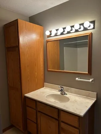 $270,000 | 1006 Oak Place, West Fargo, ND 58078