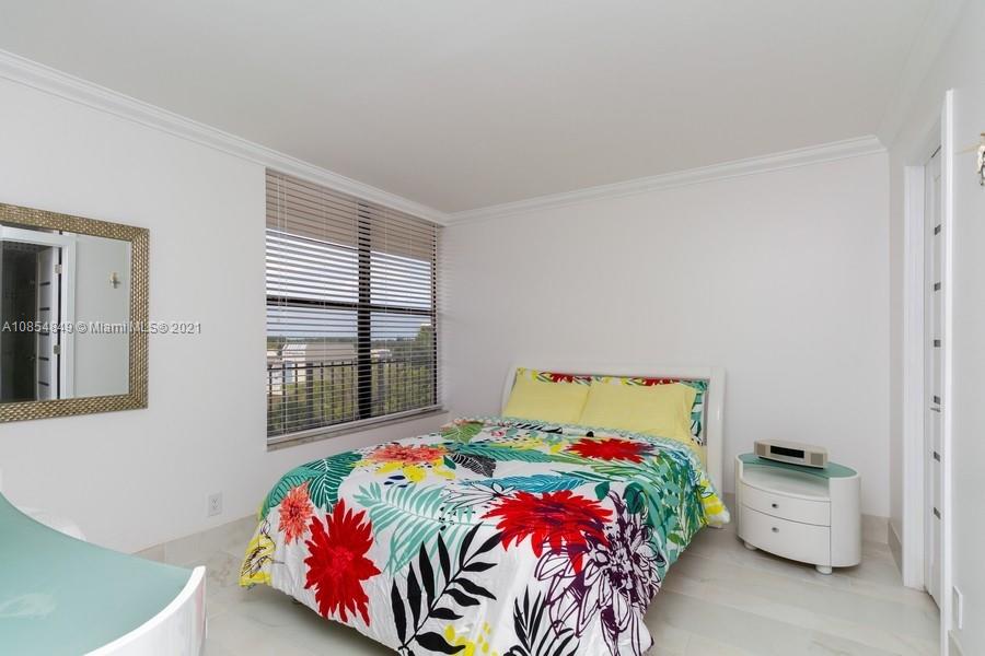 14 Royal Palm Way, Unit 5010 Boca Raton, FL 33432 - Photo 13 of 15 a bedroom with a bed and a window