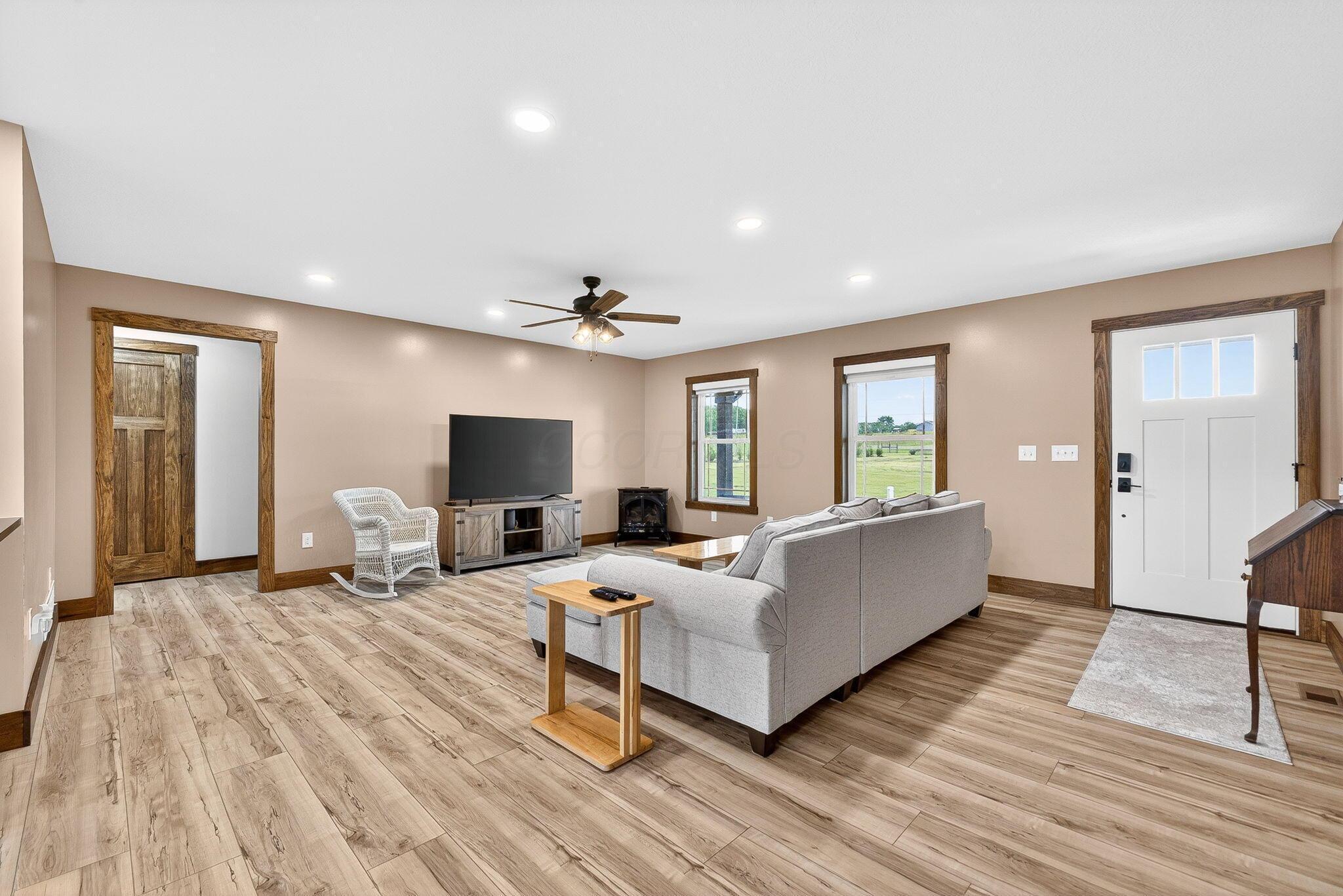 25461 Shoemaker Road Circleville, OH 43113 - Photo 16 of 61 25461 Shoemaker (Interior)-2