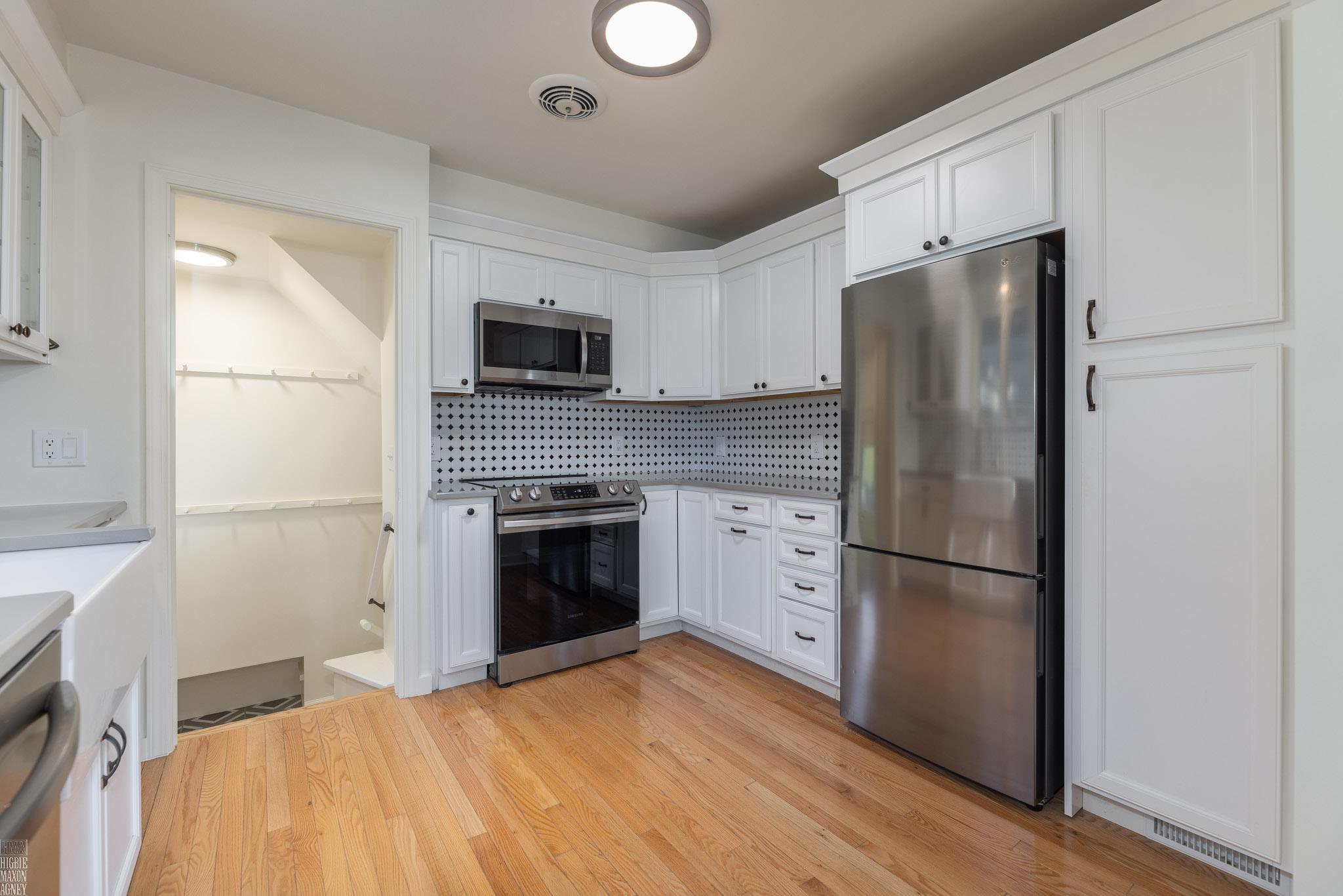 1810 Hawthorne Road Grosse Pointe, MI 48236 - Photo 22 of 43 50165648-856368e1-2c72-4437-a87d-8e910d09a069.JPG