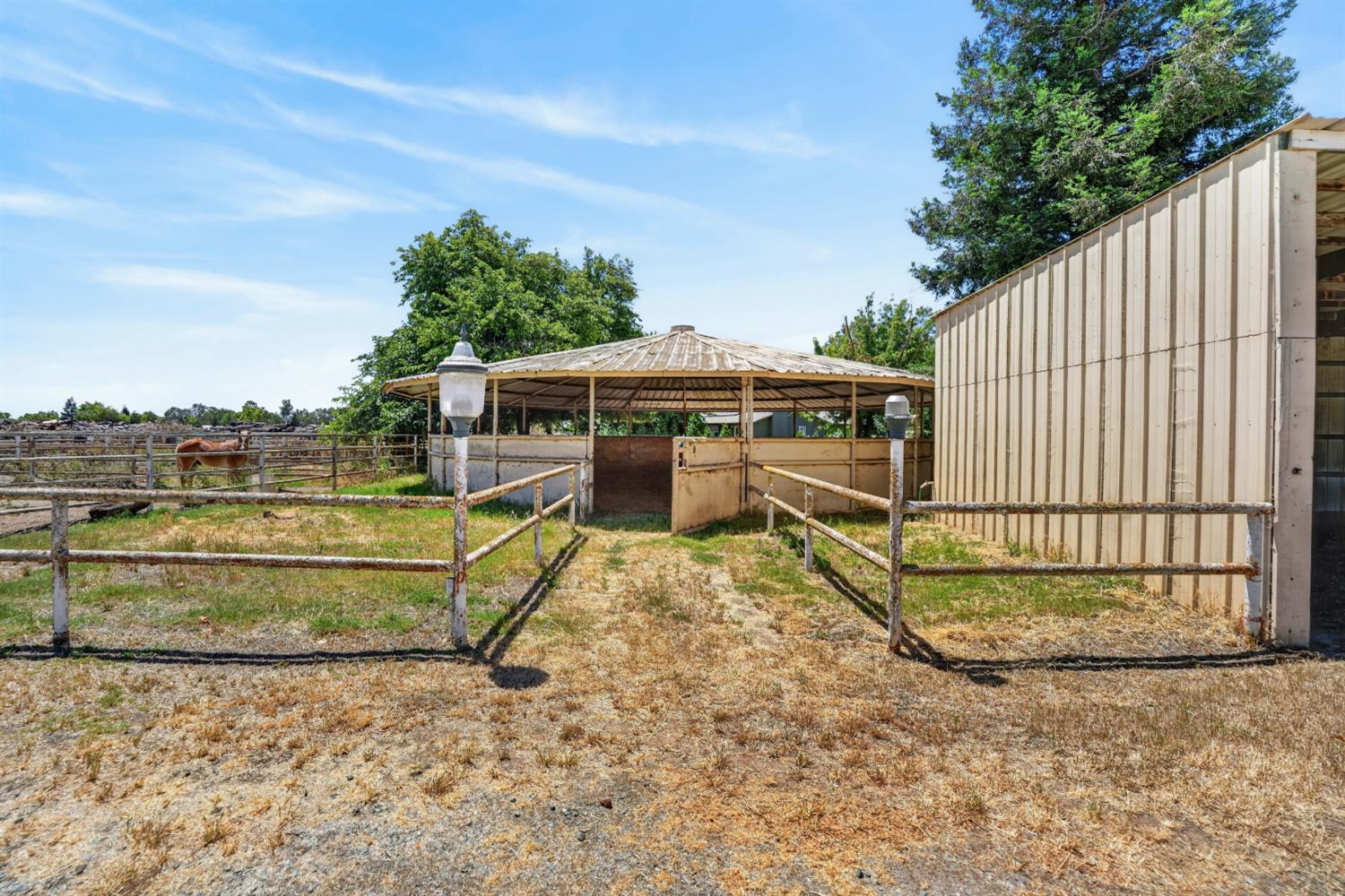 24390 North Jack Tone Road Acampo, CA 95220 - Photo 10 of 40 50' steel pipe round pen