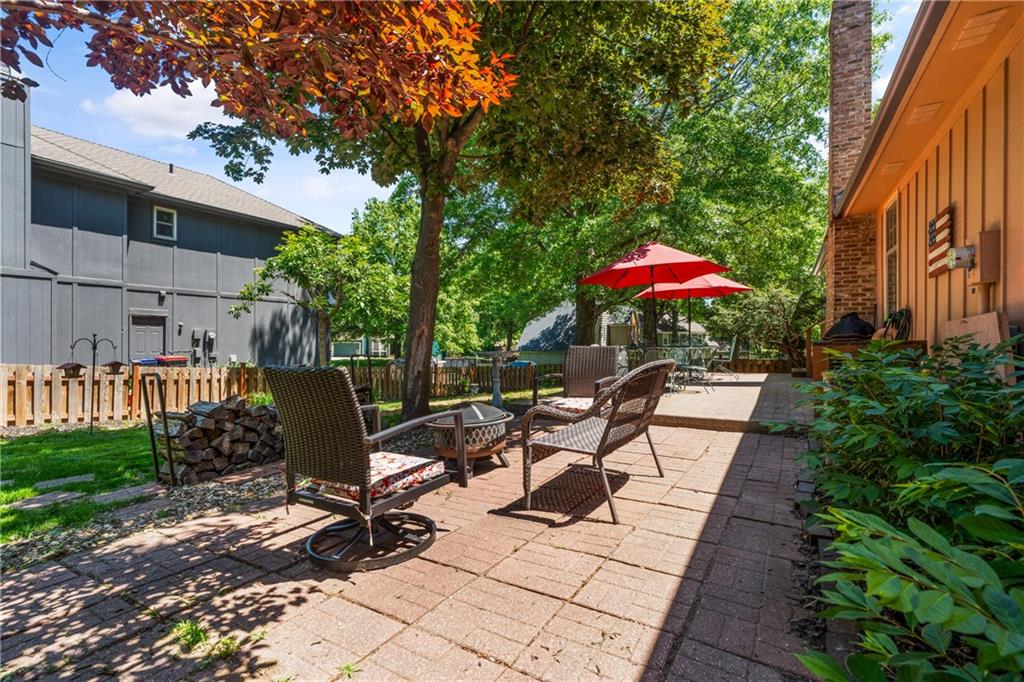 11524 Rosehill Road Overland Park, KS 66210 - Photo 28 of 32