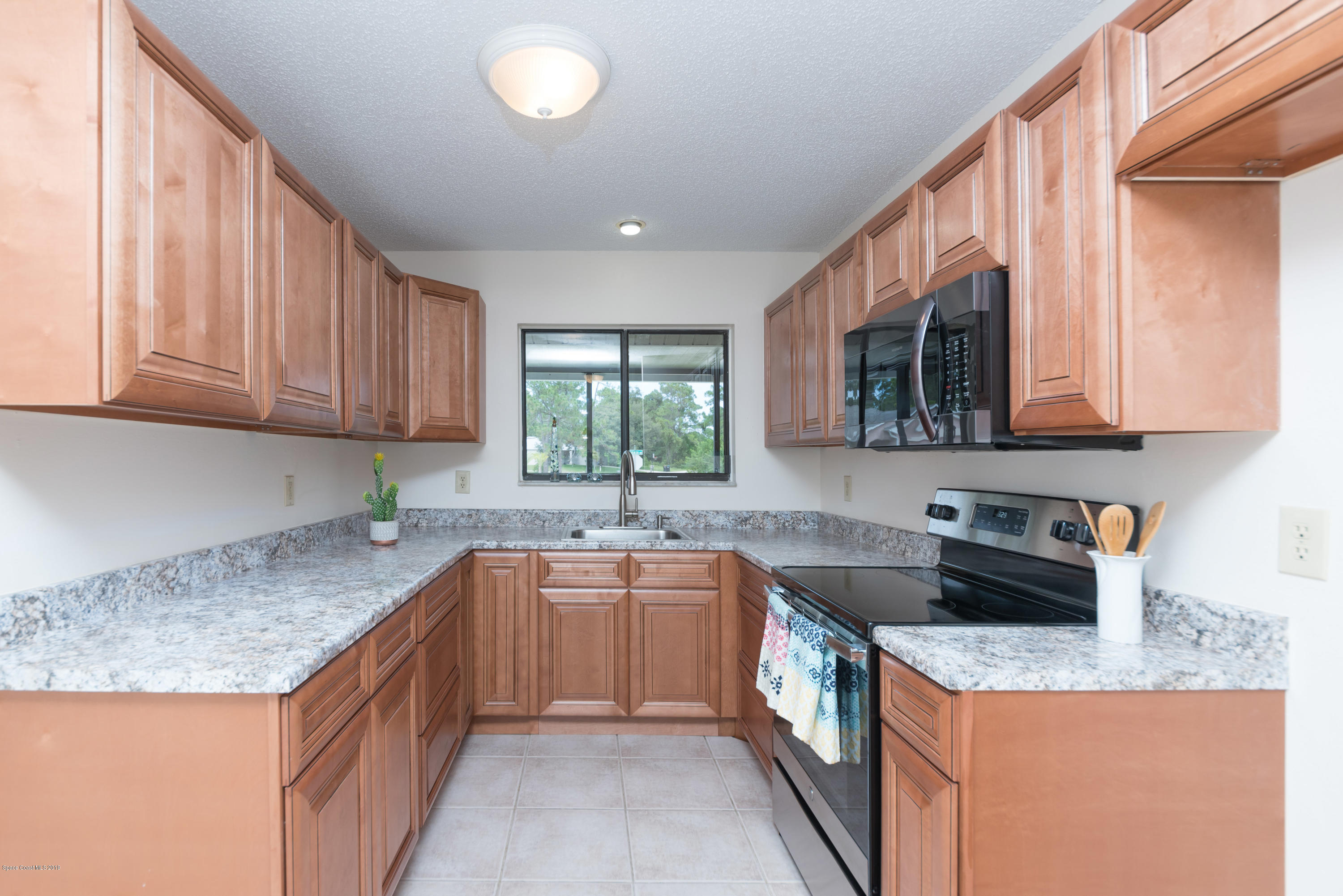 1272 Wabash Road Southeast Palm Bay, FL 32909 - Photo 8 of 18 8 Kitchen View 2
