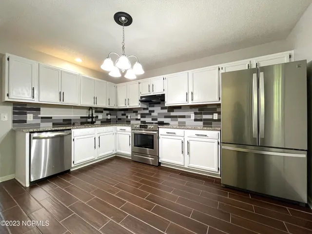 $1,300 | 336 Bracken Place, Jacksonville, NC 28540