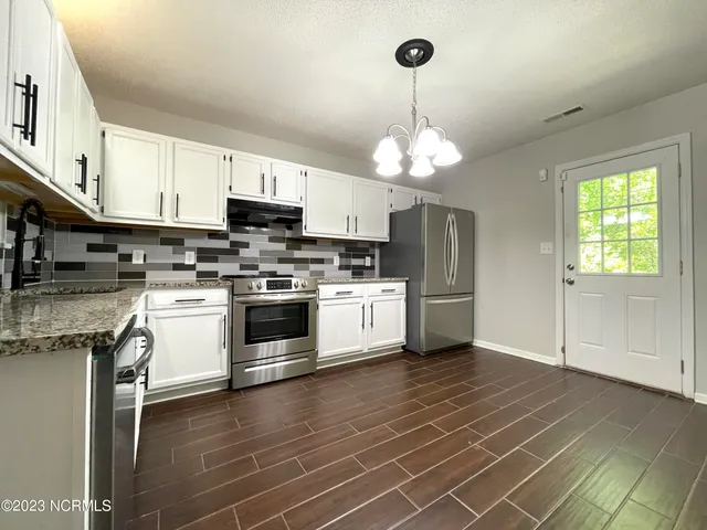 $1,300 | 336 Bracken Place, Jacksonville, NC 28540