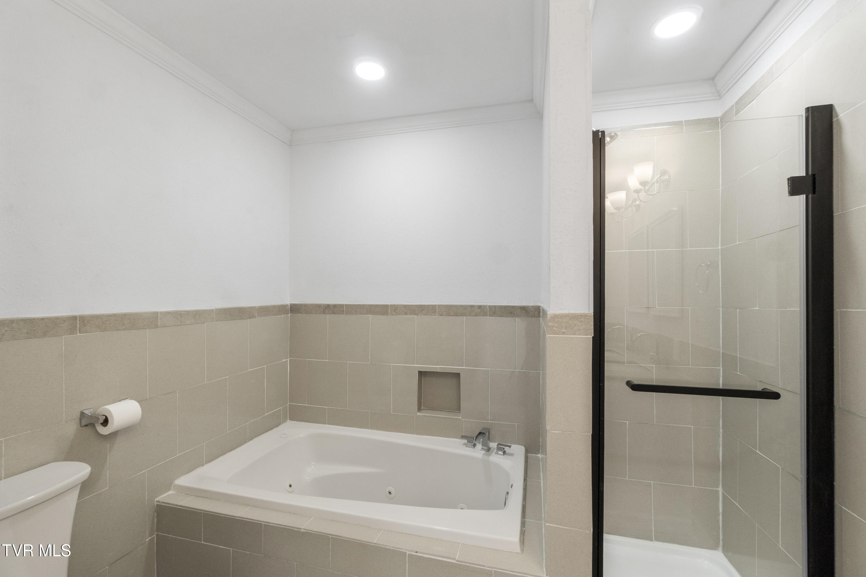 129 Ridgeway Avenue Church Hill, TN 37642 - Photo 2 of 40 DSC05806