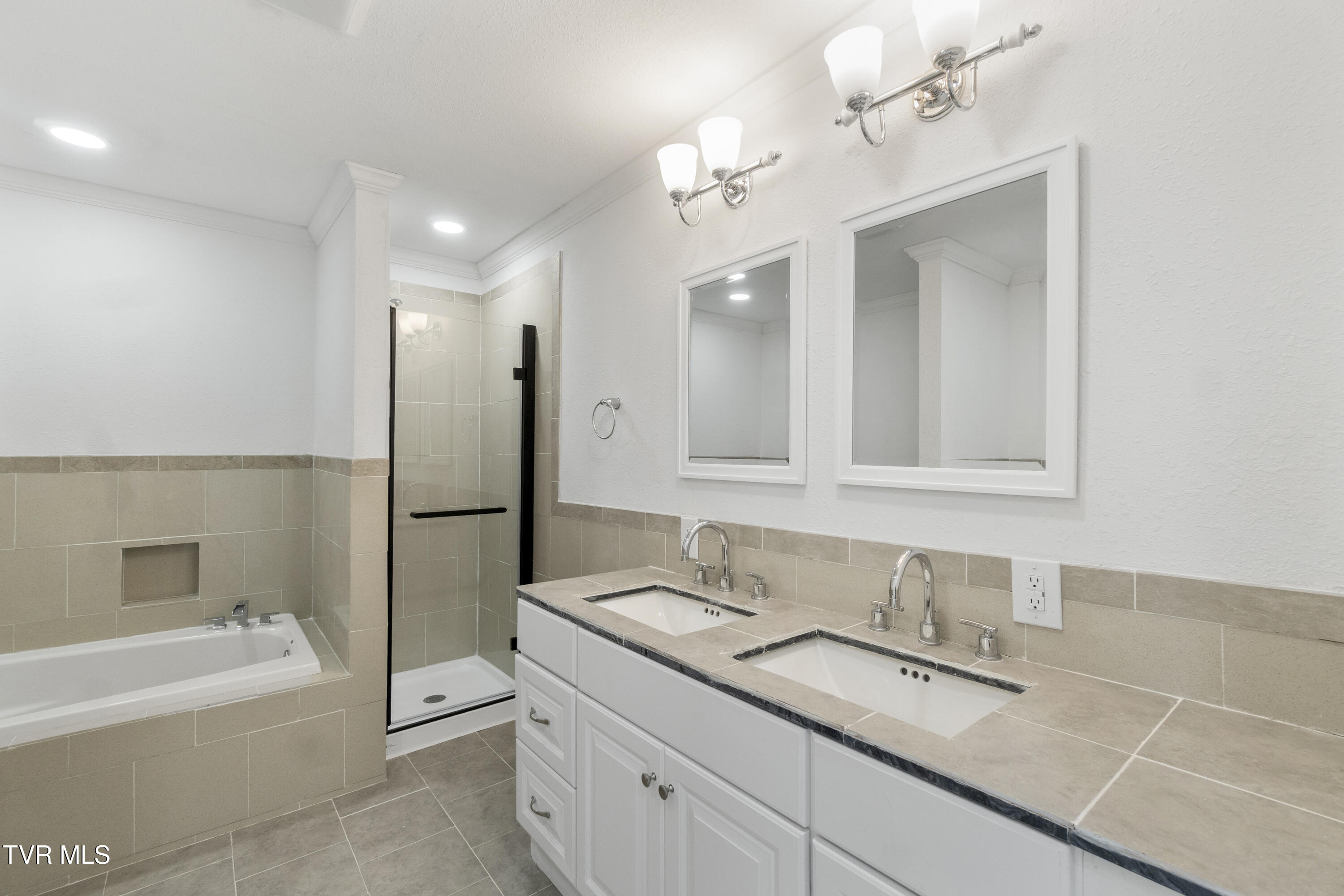 129 Ridgeway Avenue Church Hill, TN 37642 - Photo 3 of 40 DSC05803