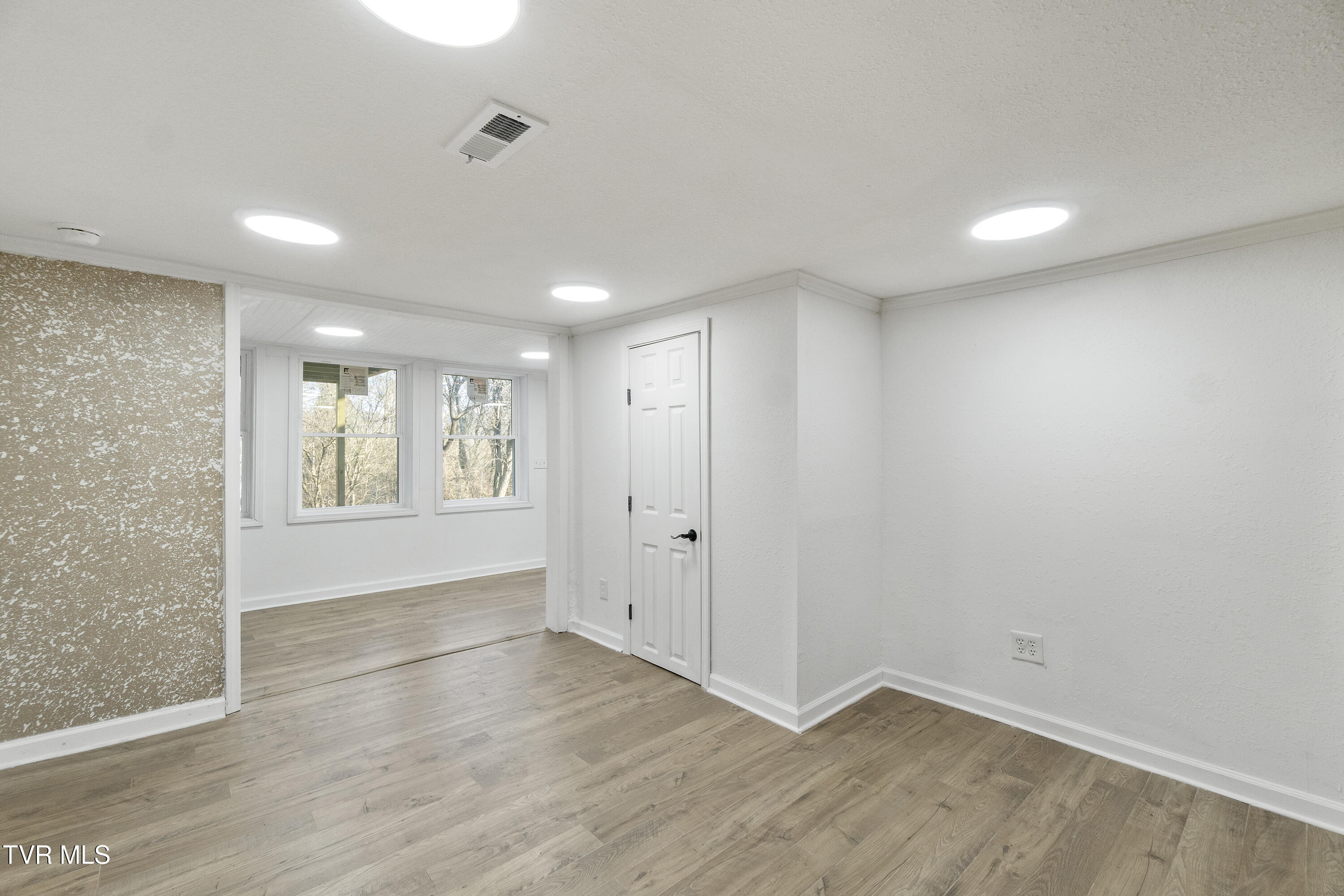 129 Ridgeway Avenue Church Hill, TN 37642 - Photo 31 of 40 DSC05848