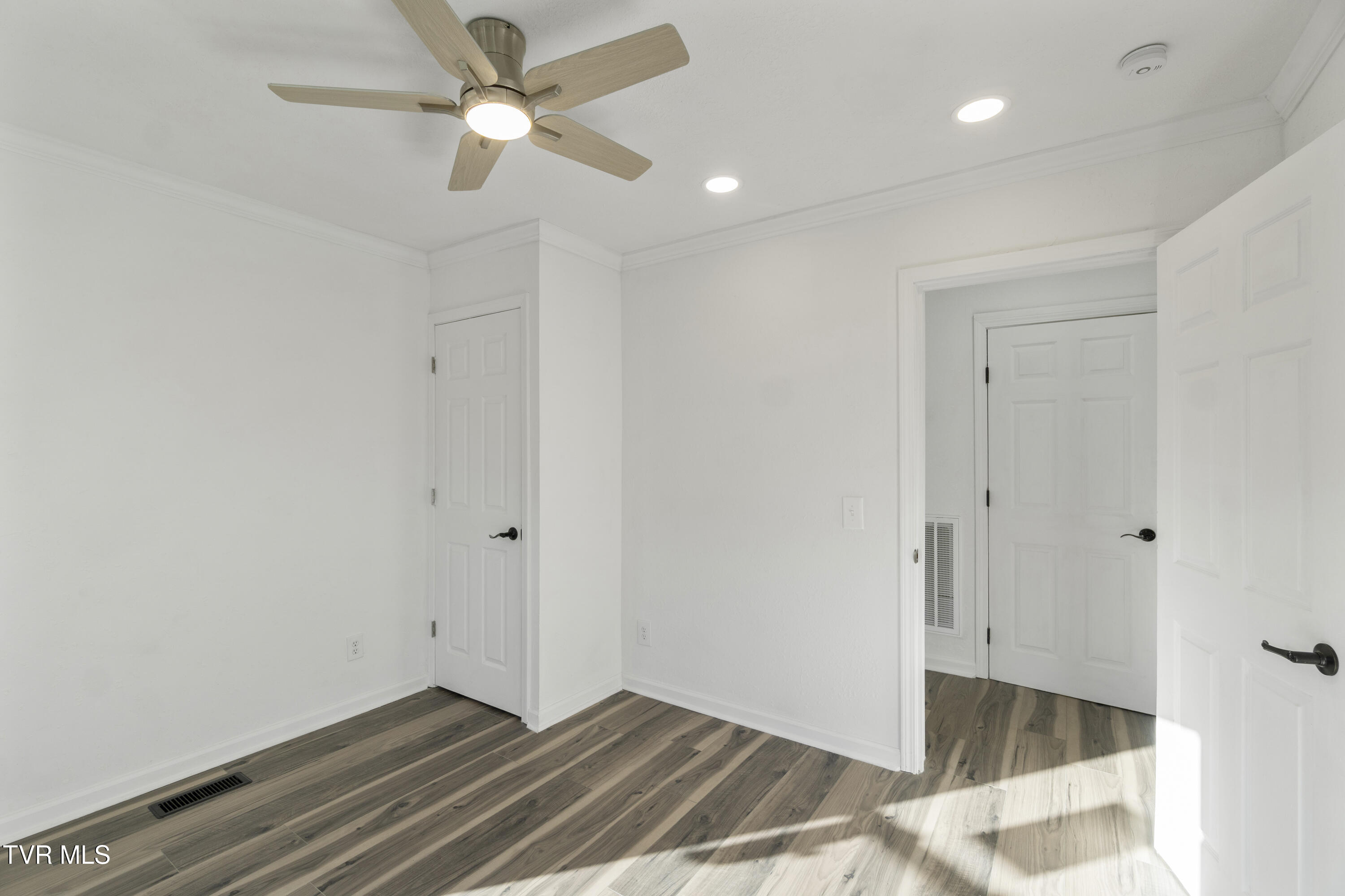 129 Ridgeway Avenue Church Hill, TN 37642 - Photo 5 of 40 DSC05797