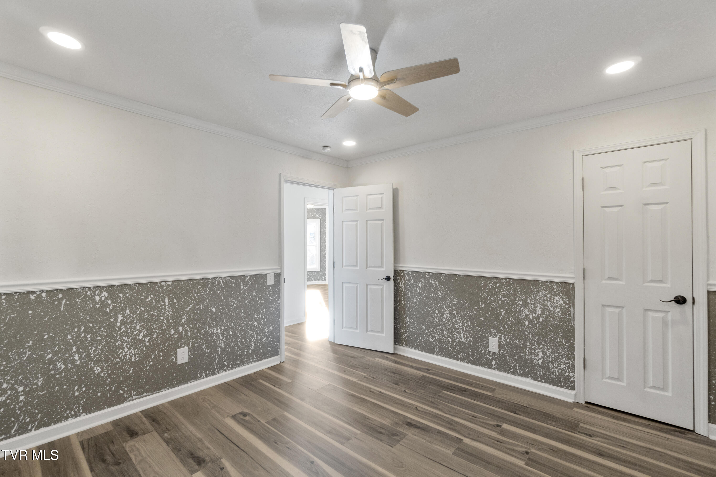 129 Ridgeway Avenue Church Hill, TN 37642 - Photo 7 of 40 DSC05791