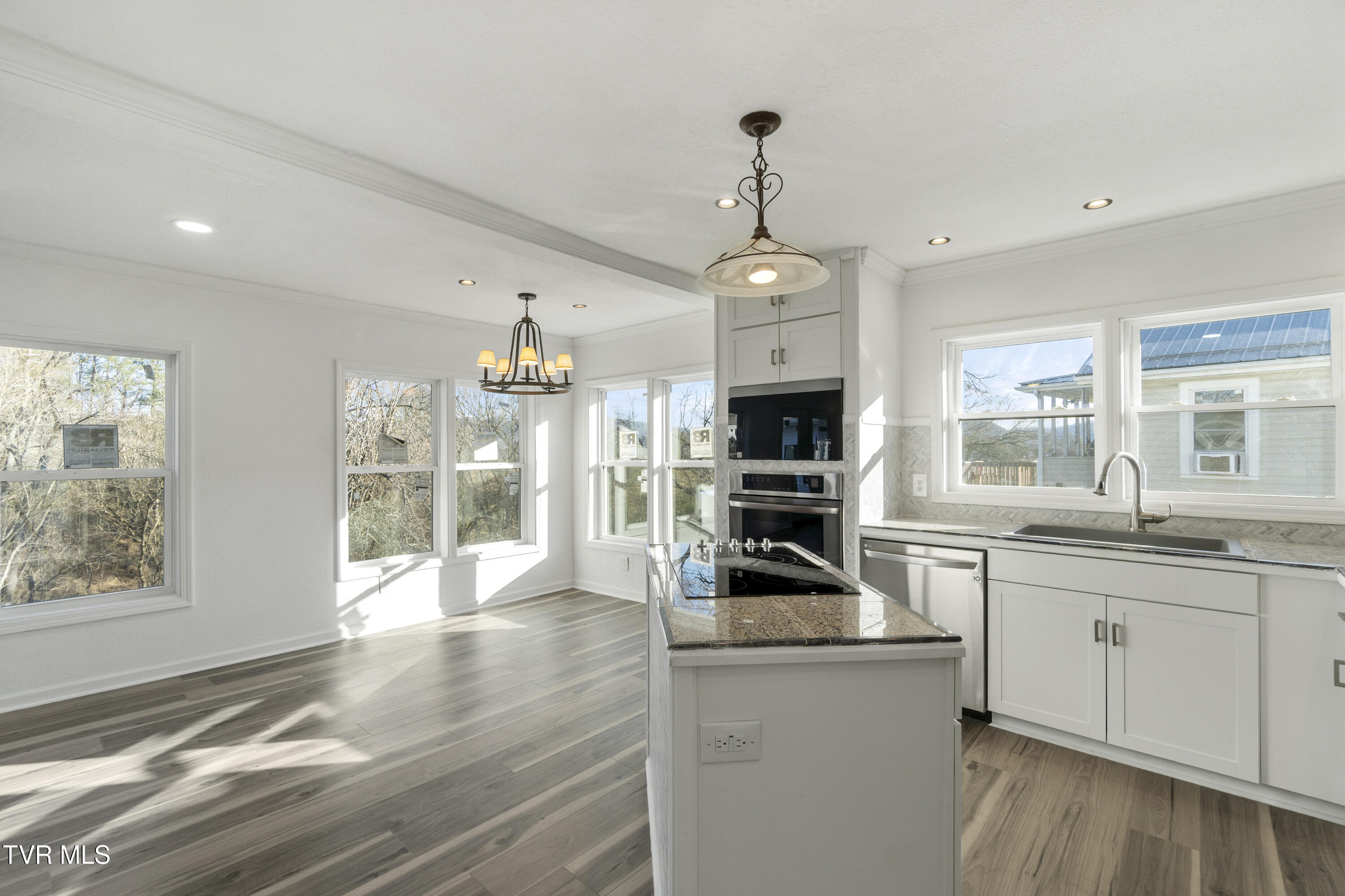 129 Ridgeway Avenue Church Hill, TN 37642 - Photo 9 of 40 DSC05785