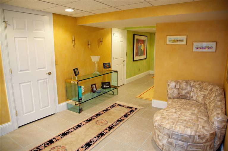 87 Cairn Ridge Road East Falmouth, MA 02536 - Photo 18 of 34 a living room with furniture