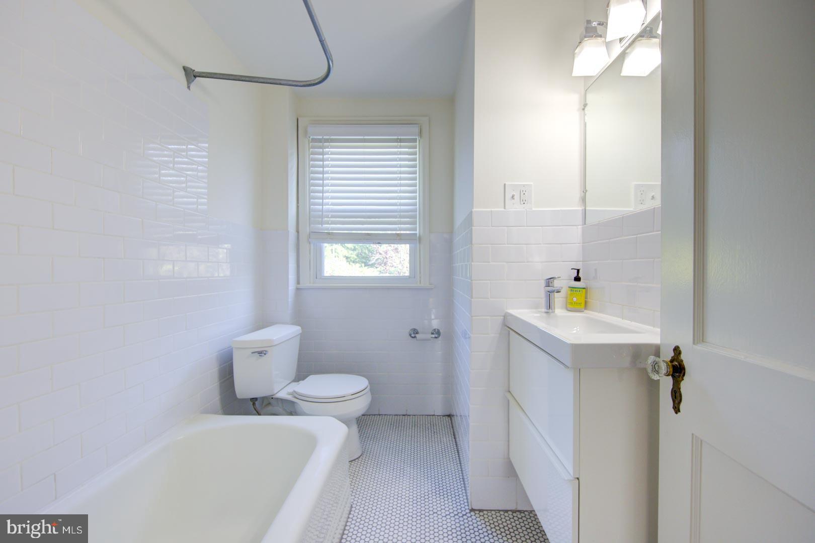 273 South Devon Avenue Wayne, PA 19087 - Photo 18 of 27