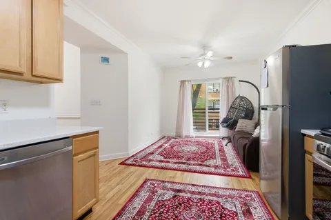 $180,000 | 2556 West Rosemont Avenue, Unit 1, Chicago, IL 60659