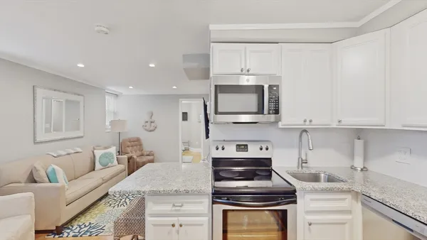 $3,800 | 130 G Street, Unit 1, Boston, MA 02127