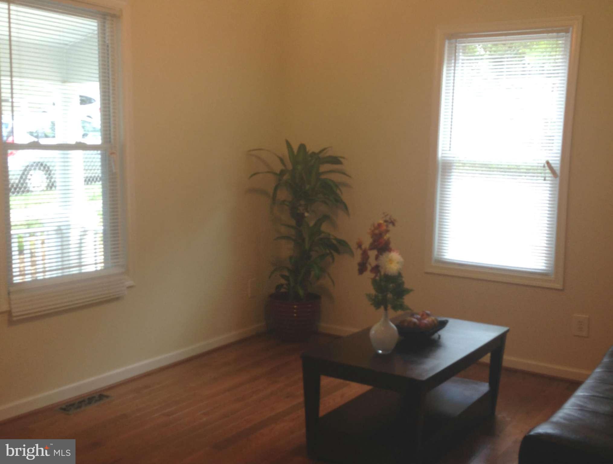 508 68th Place Capitol Heights, MD 20743 - Photo 3 of 27 Living Room