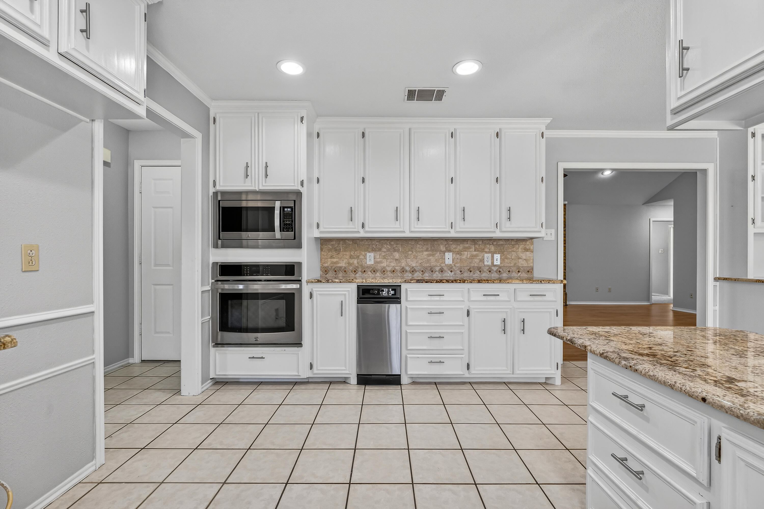 6006 76th Street Lubbock, TX 79424 - Photo 11 of 30 IMG_9041