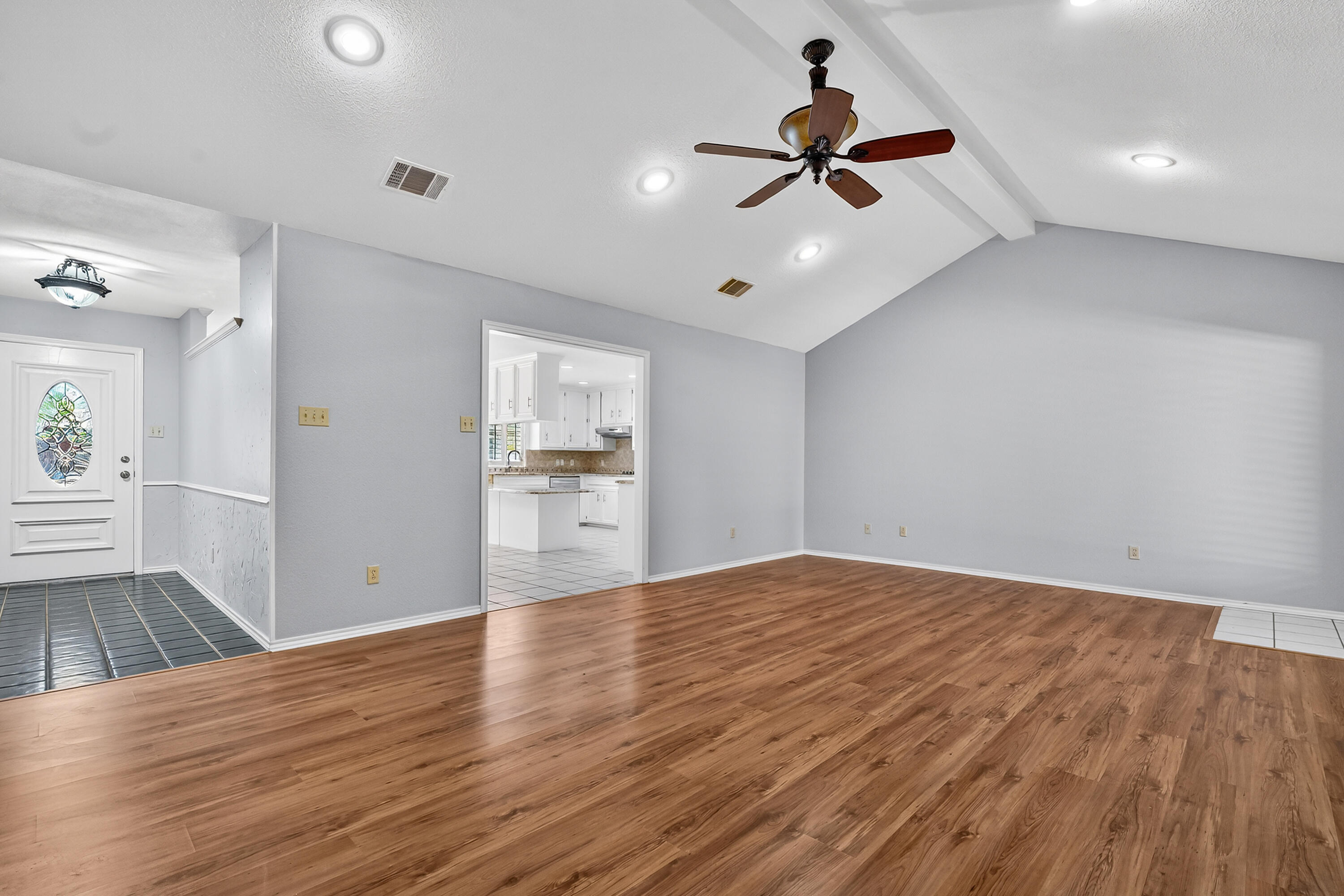 6006 76th Street Lubbock, TX 79424 - Photo 5 of 30 IMG_9048