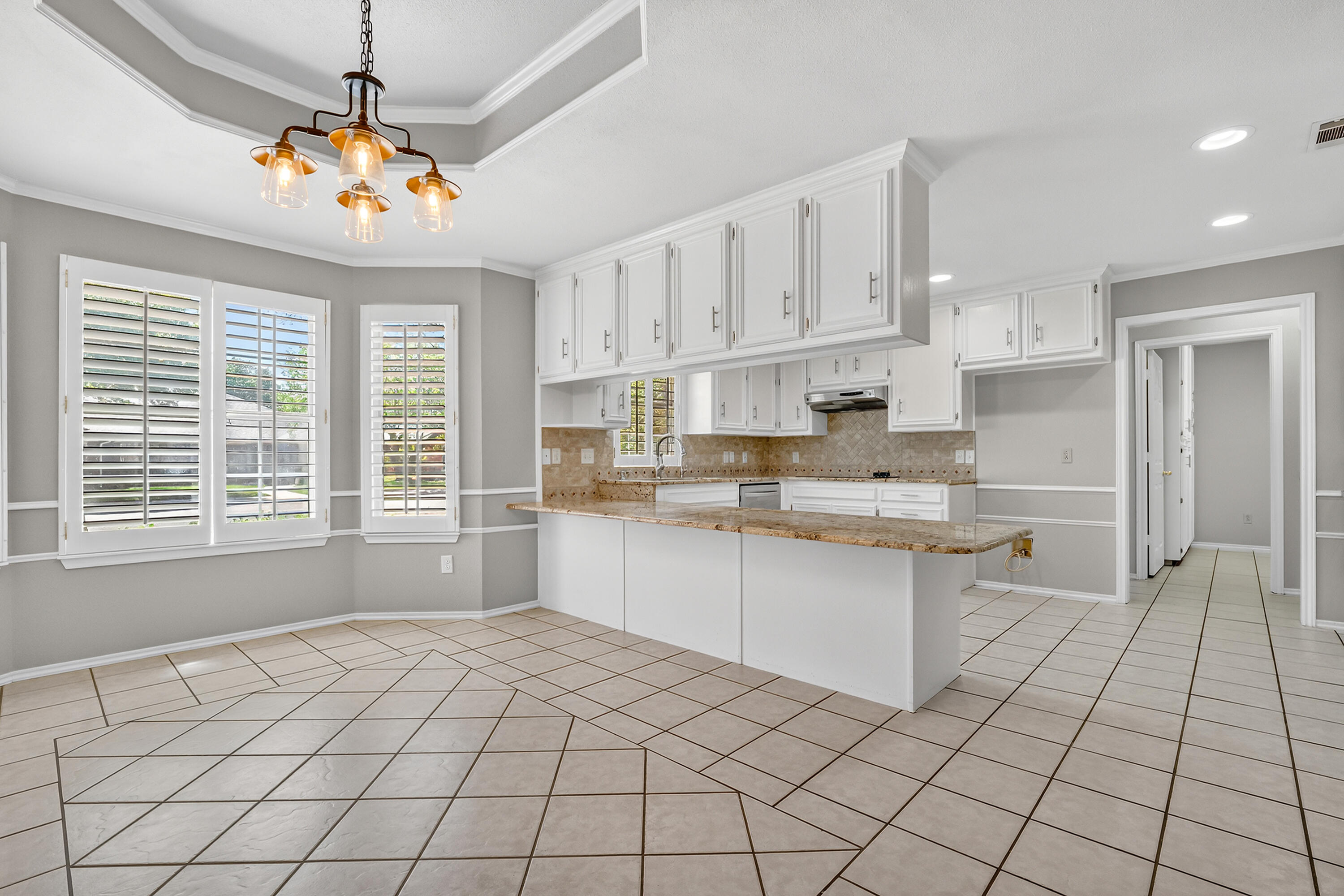 6006 76th Street Lubbock, TX 79424 - Photo 9 of 30 IMG_9044