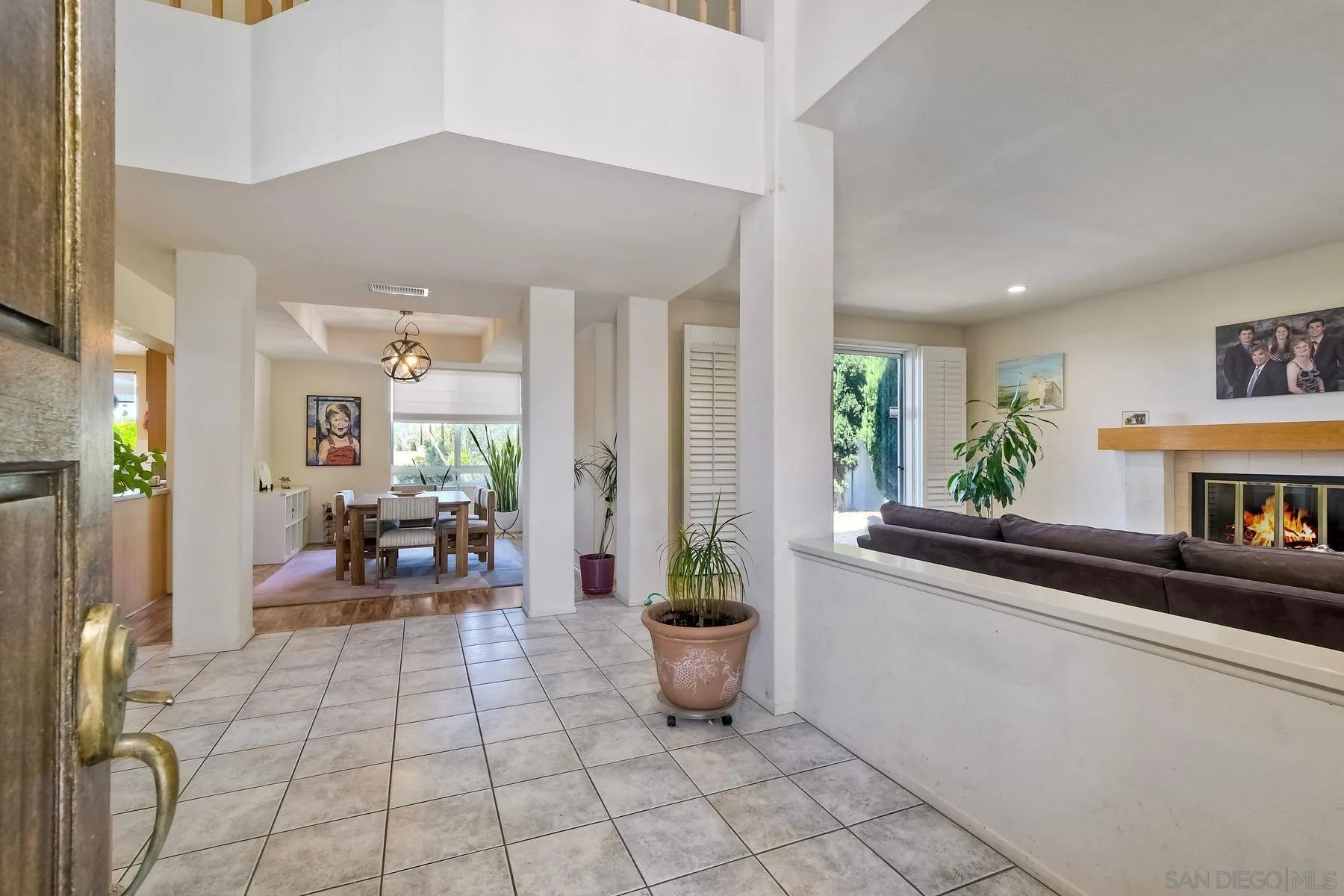 15892 Bent Tree Road Poway, CA 92064 - Photo 5 of 56 a living room with furniture and a potted plant