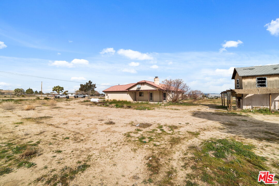 13377 Paramount Road Phelan, CA 92371 - Photo 5 of 28