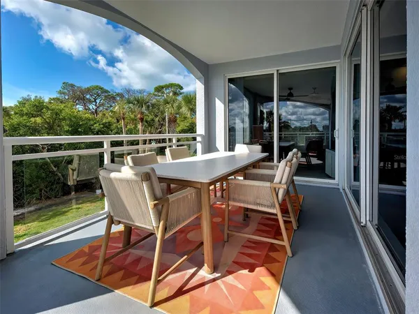a view of a hallway with a closet