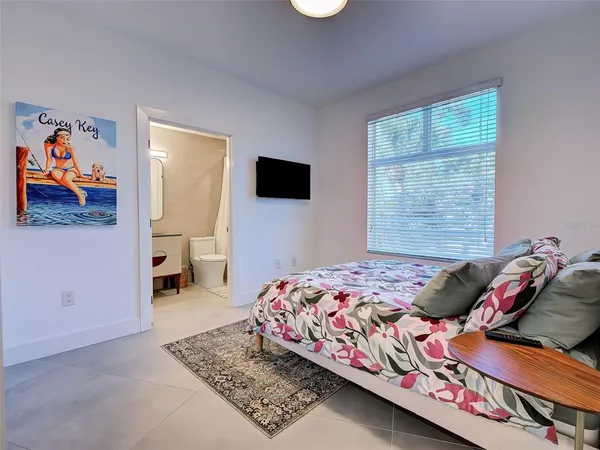 a view of a lake in a city