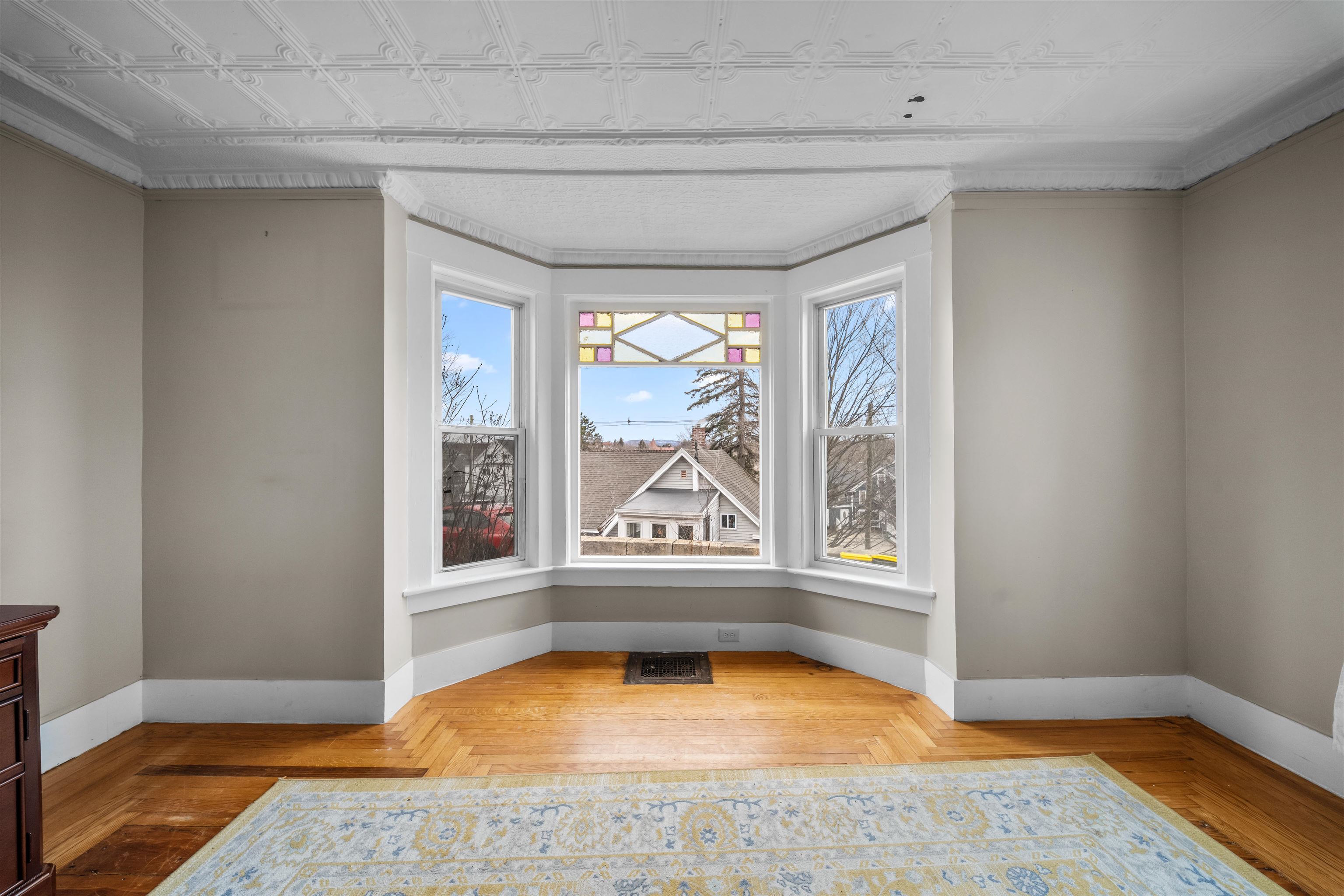 7 Elliott Street Laconia, NH 03246 - Photo 2 of 59