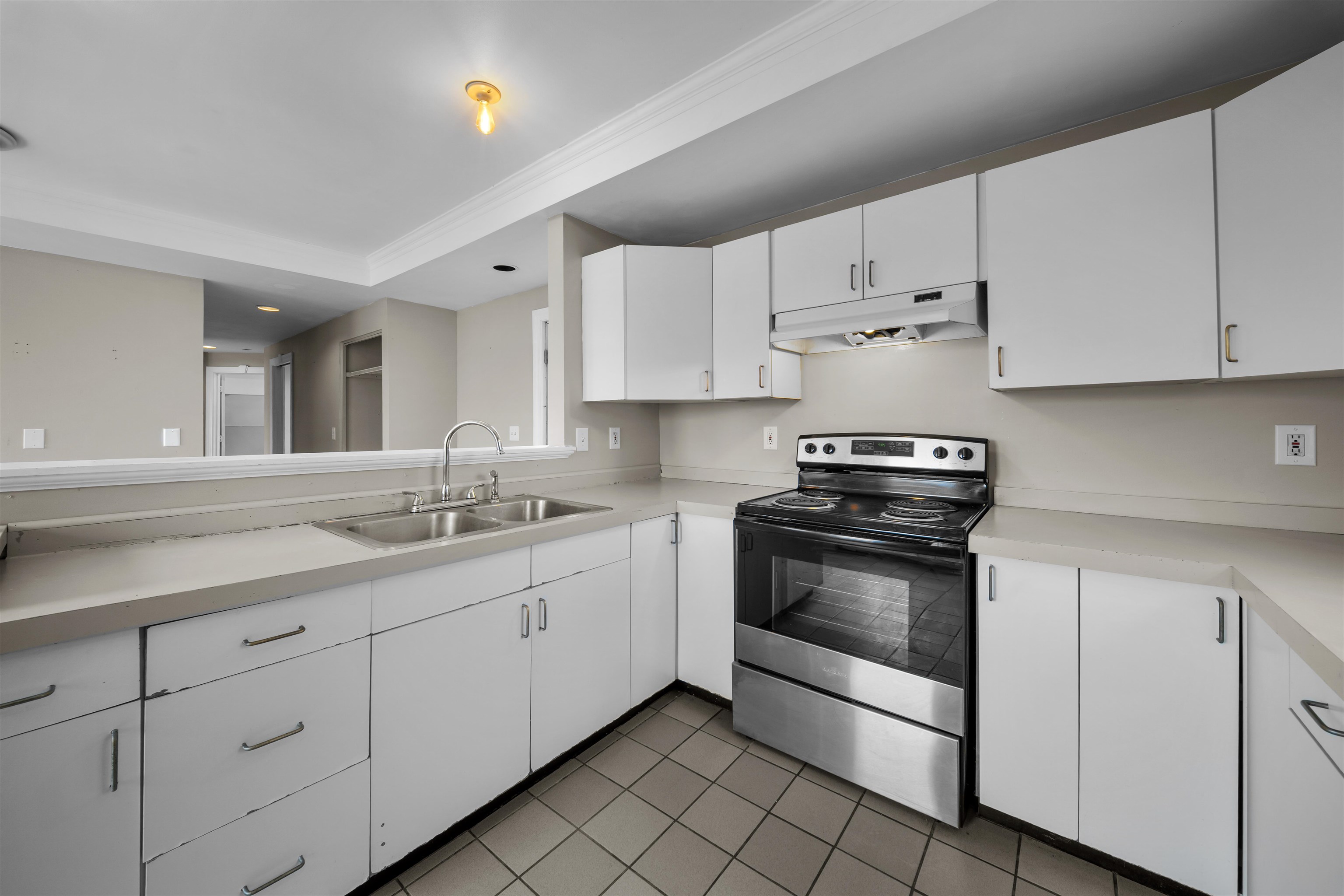 7 Elliott Street Laconia, NH 03246 - Photo 33 of 59