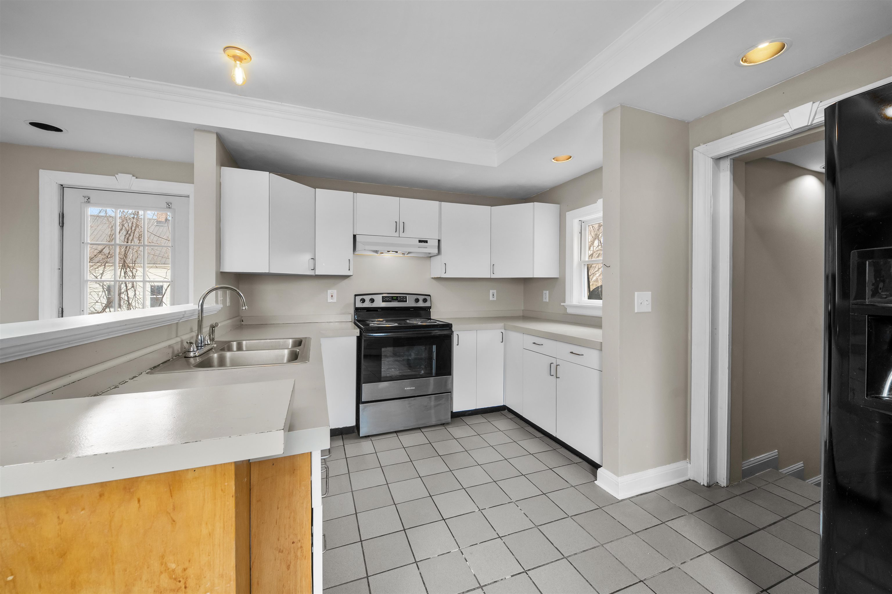 7 Elliott Street Laconia, NH 03246 - Photo 34 of 59