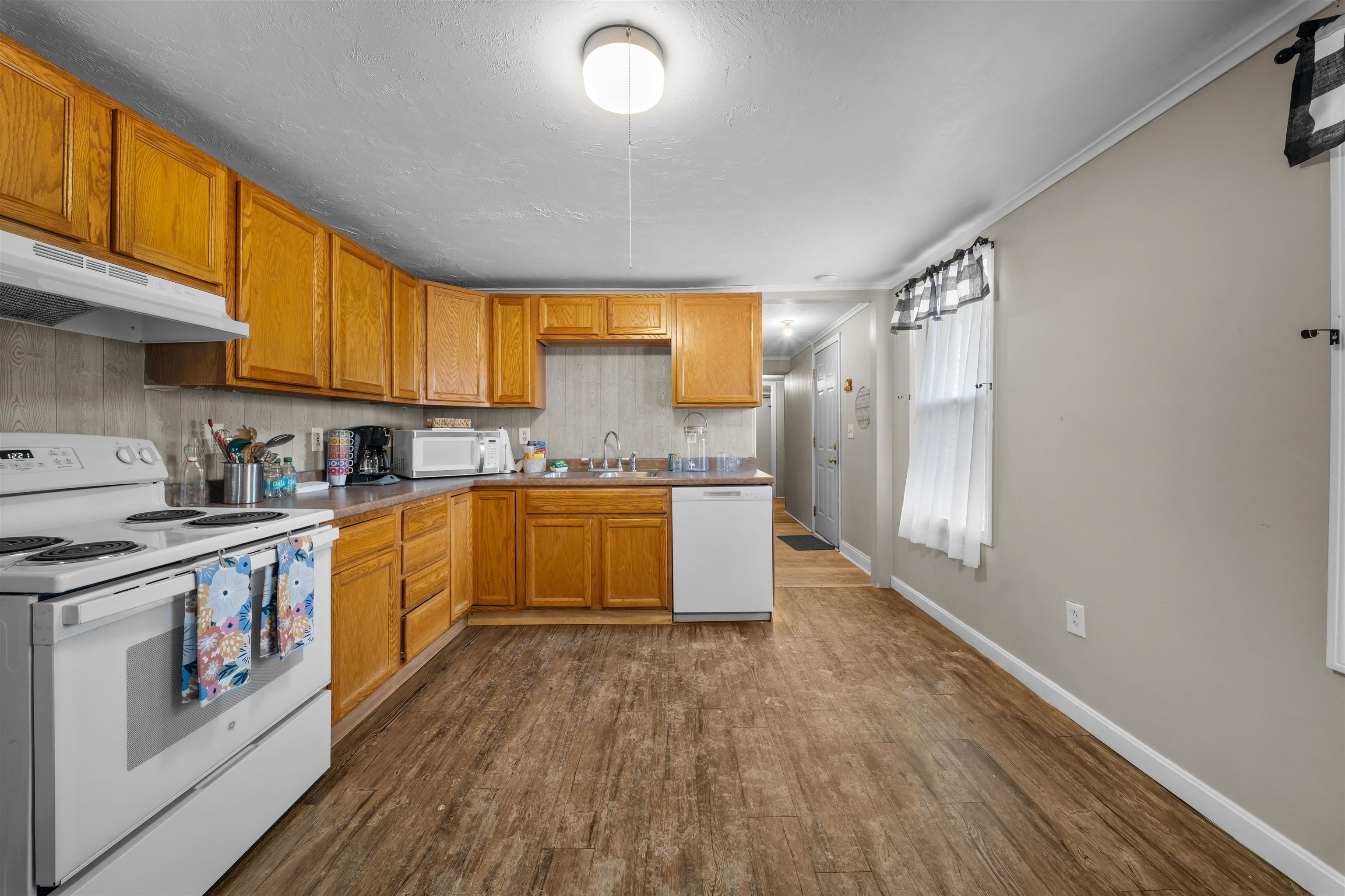 7 Elliott Street Laconia, NH 03246 - Photo 6 of 59