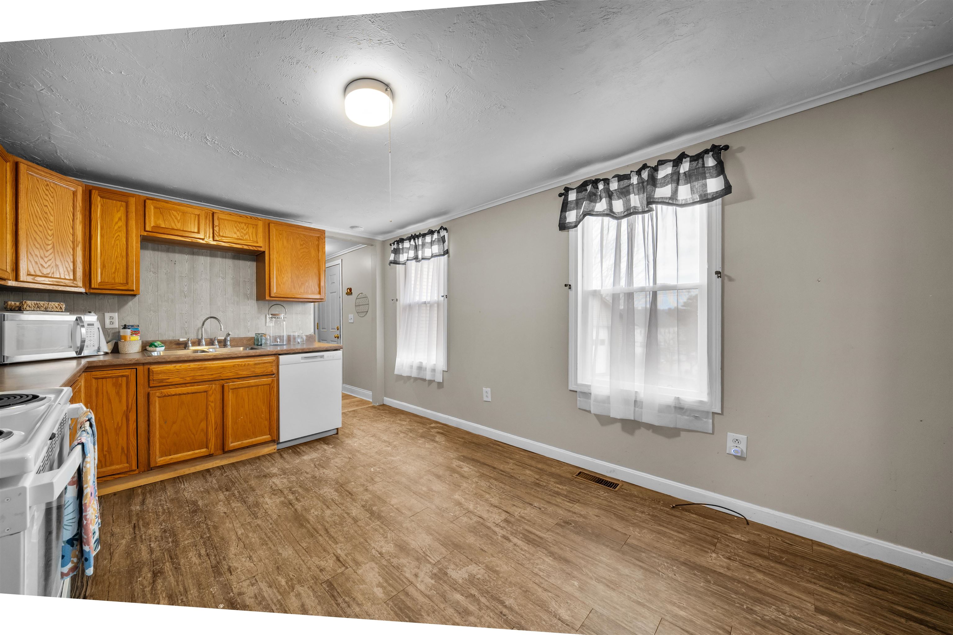 7 Elliott Street Laconia, NH 03246 - Photo 7 of 59