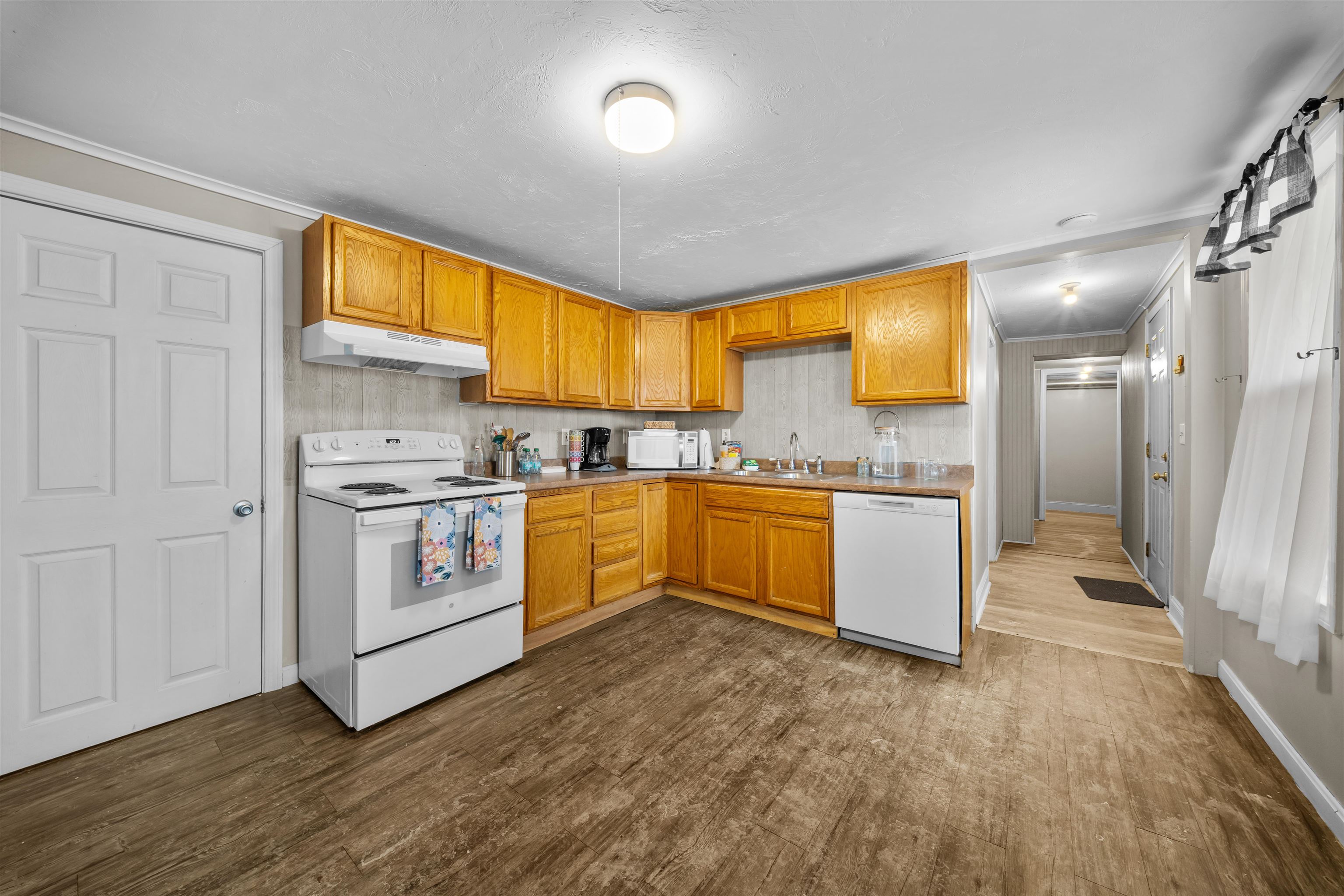 7 Elliott Street Laconia, NH 03246 - Photo 8 of 59