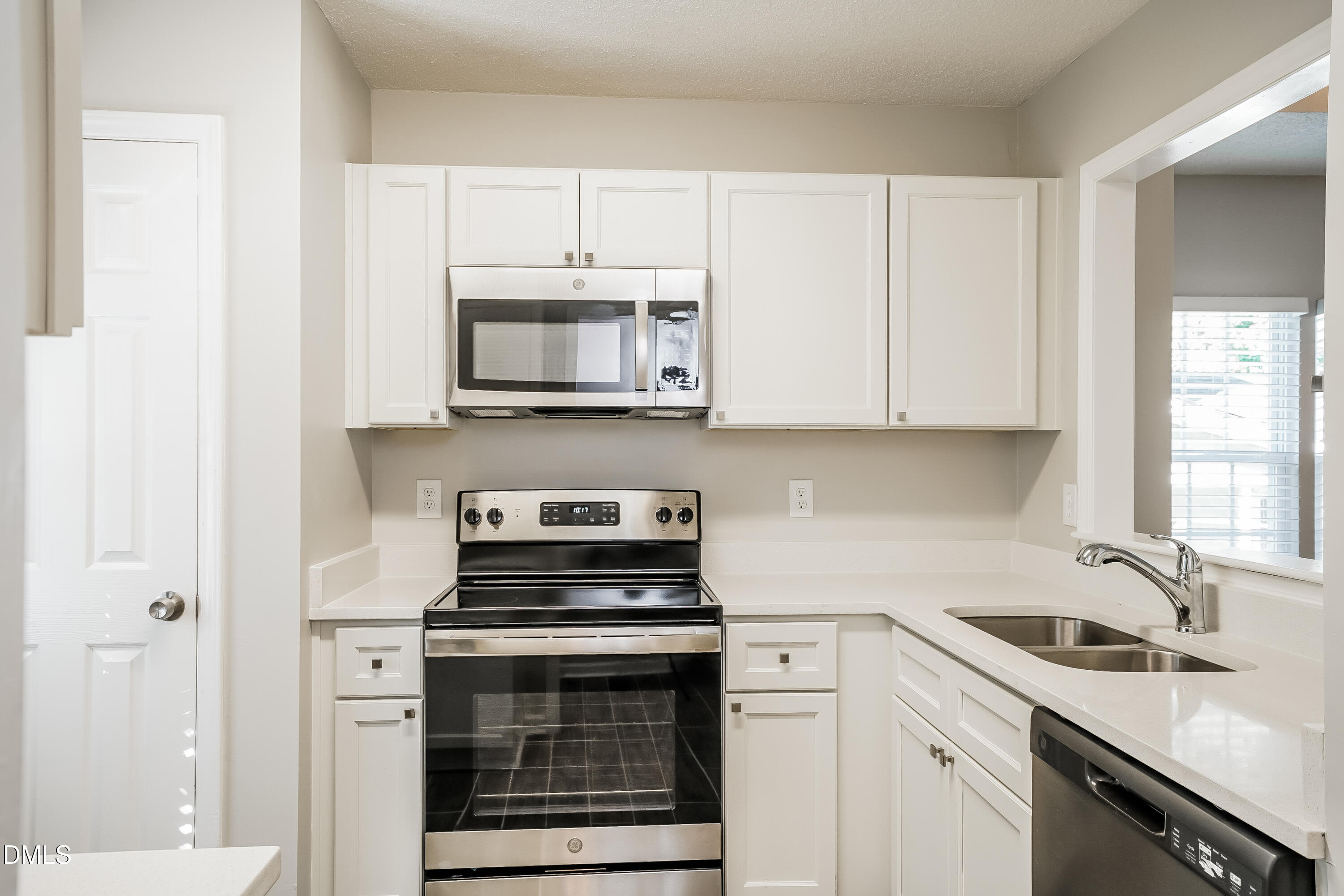1915 Collier Road Durham, NC 27707 - Photo 5 of 16 020-photo-kitchen-11980346
