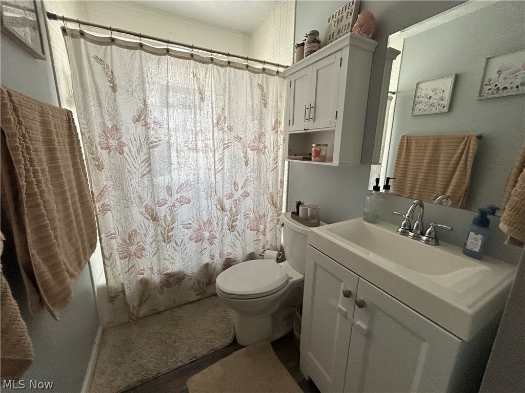 31910 Dickerson Road Willowick, OH 44095 - Photo 9 of 27 1st Floor Bath