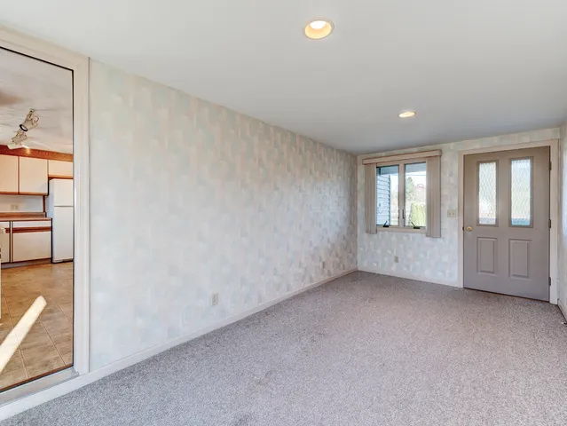 $300,000 | 1 Oxford Drive, Enfield, CT 06082